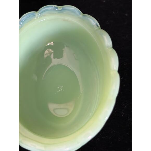 Mosser Jadeite bunny on basket - Picture 2 of 5